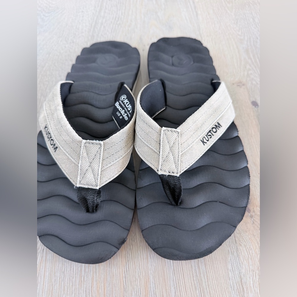 Kustom Beige and Black Flip Flops Sandals Hummer III Thongs size 9 - Picture 3 of 5
